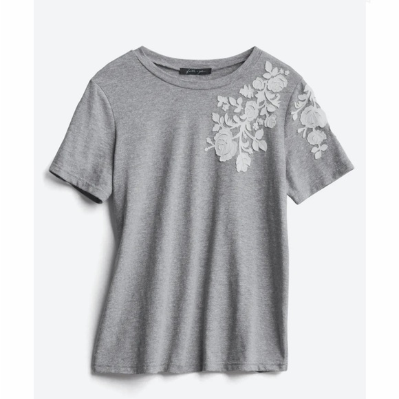 💘 FAITH OF ZOE - MACAIRE FLORAL APPLIQUE GRAY KNIT TEE - Picture 2 of 4